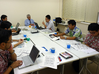 沖縄観光の未来を考える会の拡大運営会議です。深夜まで議論が続きました。