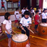 渡嘉敷小学校での太鼓交流