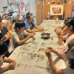 ビジット先の子供と一緒に、今日の夕飯準備